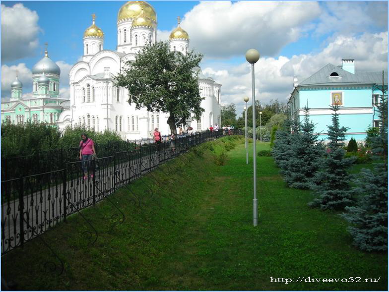 Дивеевский монастырь: Канавка Царицы Небесной. Август, 2011 год: http://diveevo52.ru/
