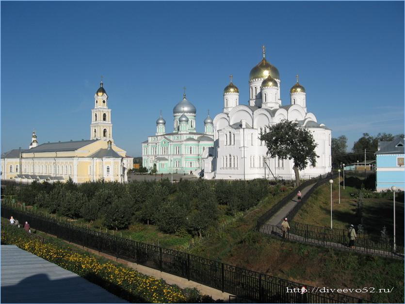 Храмовый комплекс Дивеевского монастыря: http://diveevo52.ru/