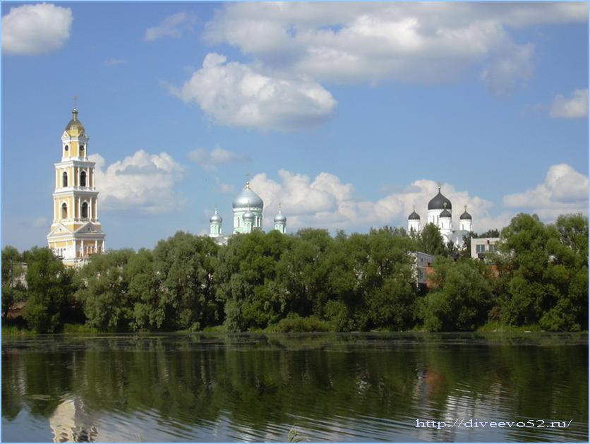 Вид Дивеевского монастыря со стороны реки Вичкинзы: http://diveevo52.ru/